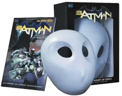 Batman: The Court of Owls Mask and Book Set