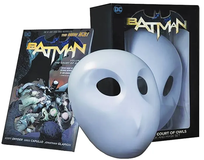 Batman: The Court of Owls Mask and Book Set
